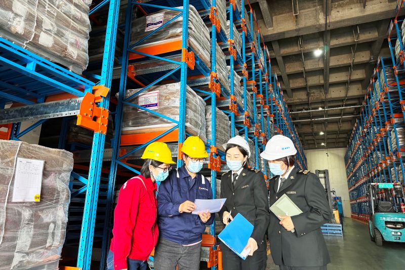 一年进出口1000亿元(图)--黄岛海关双轮驱动服务青岛前湾综合保税区高质量发展